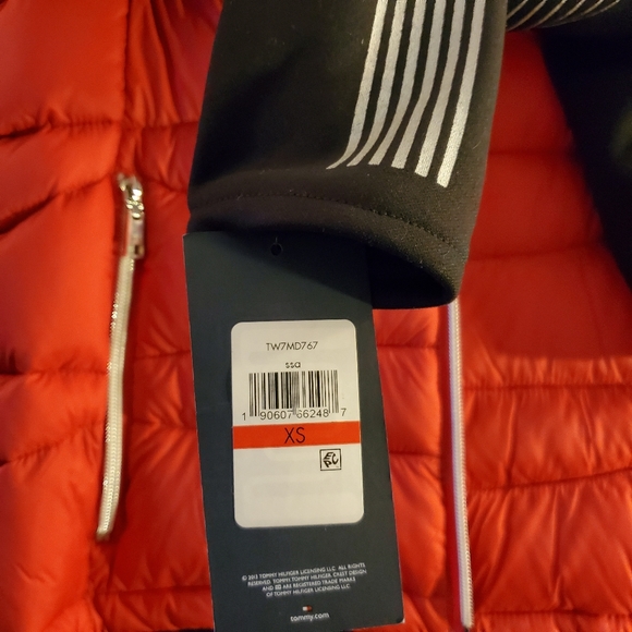 NWT TOMMY HILFIGER RED PACKABLE JACKET - Picture 8 of 8